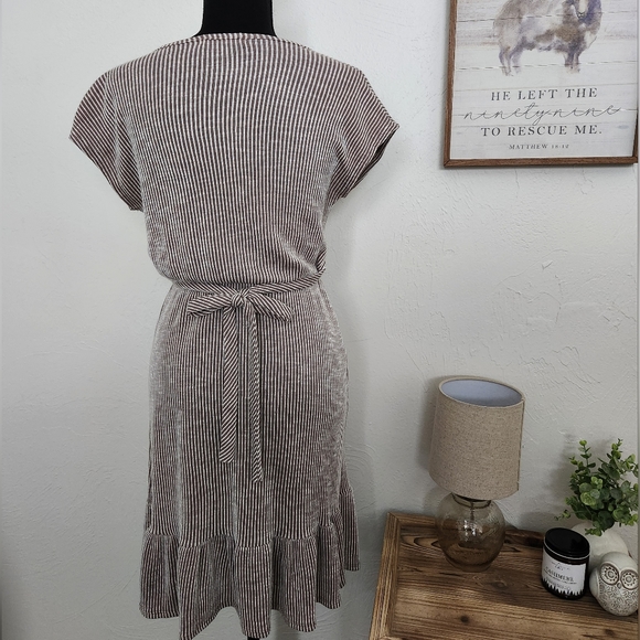 URBAN OUTFITTERS CAUTION TO THE WIND FAUX WRAP DRESS - Picture 7 of 9